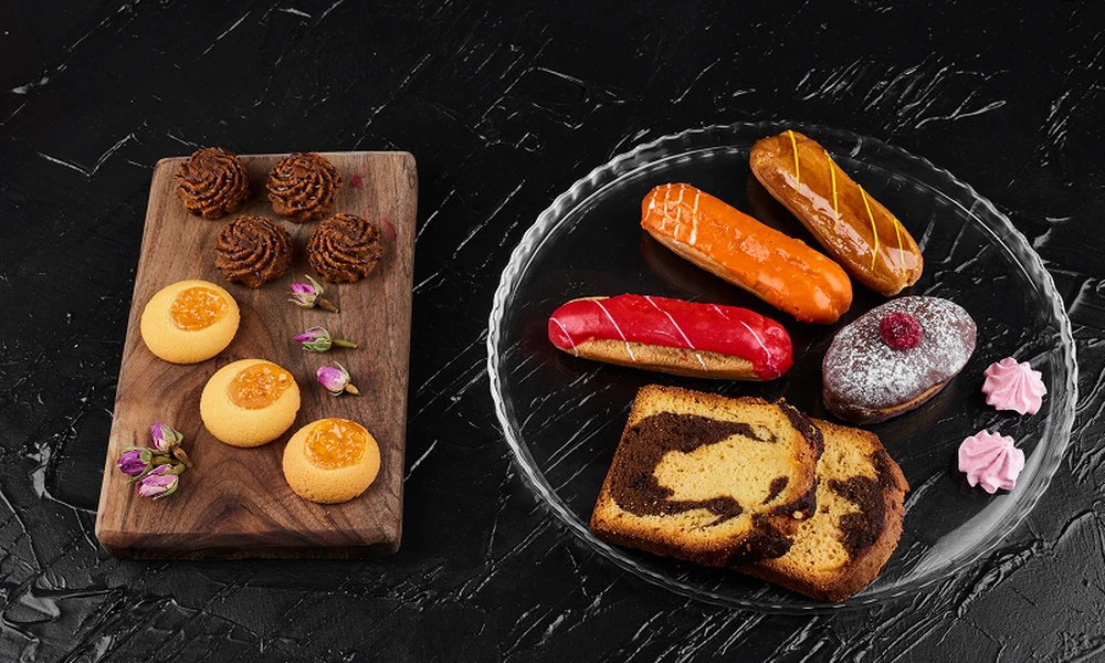 How Catering with an Elegant Mini Dessert Platter Saves Party Cleanup Troubles