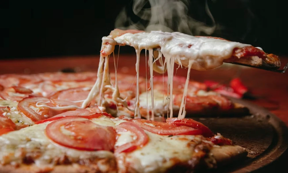 How to Choose the Right Mozzarella for Commercial Pizza